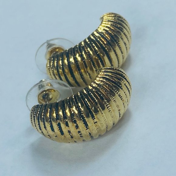 Half Hoop Vintage Pierced Post Earrings Womens Gold Tone Ridged Ribbed Textured - Picture 9 of 16